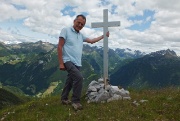 54 Alla croce del Pizzo Badile  (2044 m.)